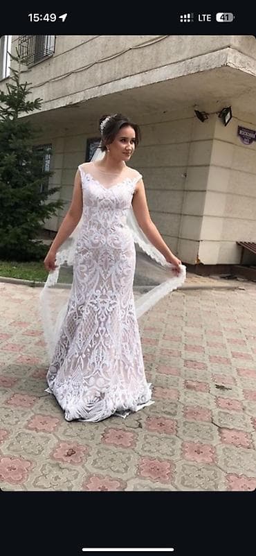 свадебные платья с гипюром: Свадебное платье в стиле «русалка» с кружевным узором и полупрозрачным — 1