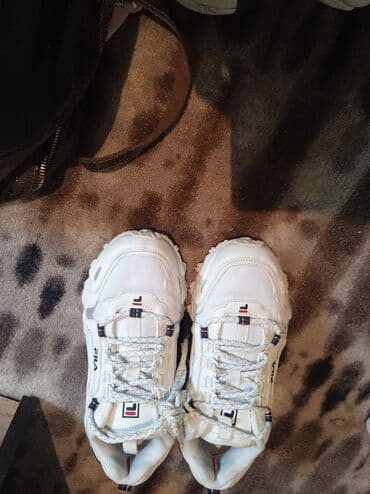 свадебные платья в бишкеке цены на прокат: Кроссовки Nike 1) Белые тренировочные кроссовки Nike: - Верх — 27