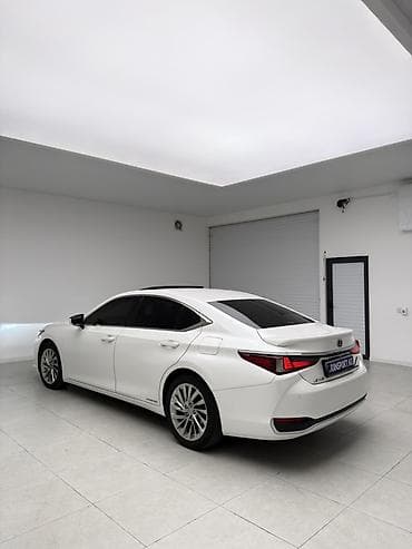 ls 400: Lexus ES: 2019 г., 2.5 л, Гибрид, Седан — 2