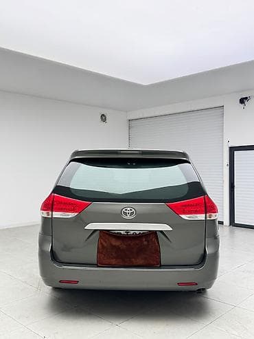 sprinter 516: Toyota Sienna: 2010 г., 3.5 л, Автомат, Бензин, Минивэн — 6