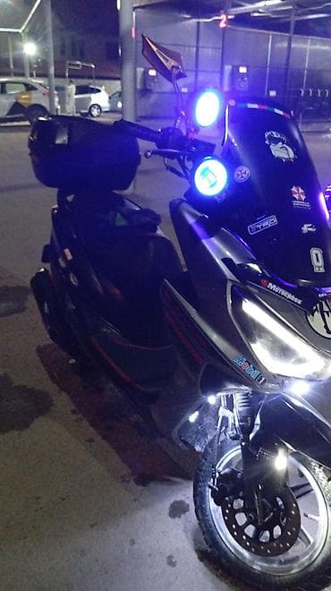 мото экипировки: Скутер/макси-скутер с тюнингом освещения и аксессуарами — 2