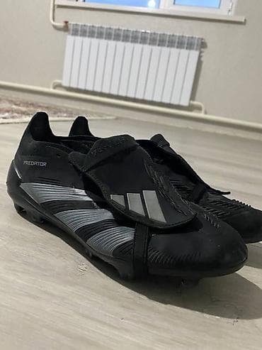 Футбольные бутсы adidas Predator, цвет черный, 39 размер. -