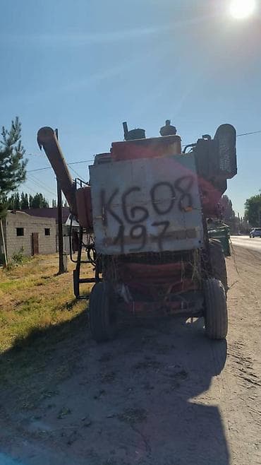 Комбайн зерноуборочный Ростсельмаш (с самонаписанием на кузове) — 5
