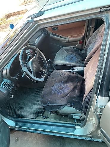 Mazda 323: 1991 г., 1.8 л, Механика, Бензин, Лифтбек — 9