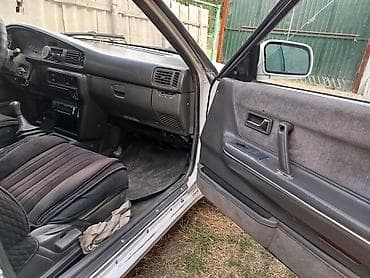 Унаа: Mazda Capella: 1990 г., 2 л, Кол менен иштөөчү, Бензин, Седан — 6