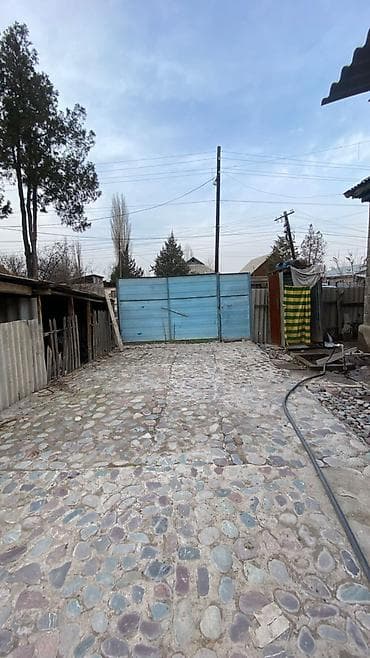 дом с участком: Продаётся жилой дом с большим приусадебным участком. Характеристики — 7