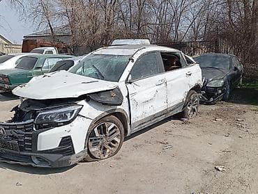 hyndai tukson: Changan CS75 Plus, белый, кроссовер. Автомобиль после дтп 2025 год — 2