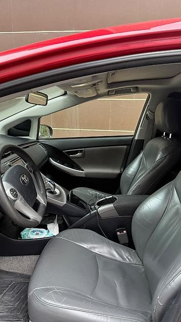 вольво спойлер: Toyota Prius: 2013 г., 1.8 л, Вариатор, Гибрид, Лифтбек — 8