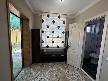 Үйлөр: Продаю дом Рабочий городок. просторный дом для большой семьи. Участок — 6