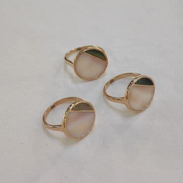 где можно купить обручальные кольца недорого: Кольцо с камнями Перламутр Серебро с напылением золото 925/ пробы — 3