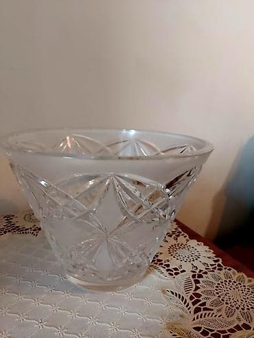 coffee table: Продаю срочно сервиз кофейный, столовый. Привезла с Дубая. 
Тел — 5