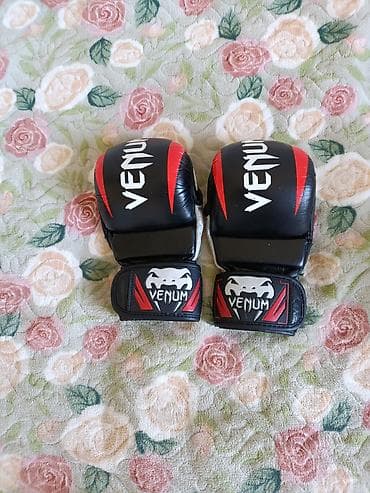Перчатки: СРОЧНО продаю Перчатки боксерские Venum — 1