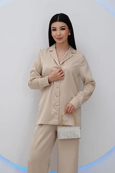 магазин женской одежды: Костюм женский из легкого атласа: рубашка + широкие брюки. - Посадка — 1