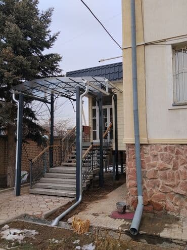 айнек буу: Темир тепкич Жеке менчик үй үчүн, Тепкичтин формасы: Г-сымал, Стиль: Классикалык — 1