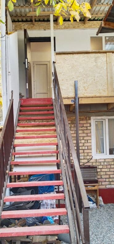 дом 1 комната: Собственник  (жеке сектор) айына 30 000 сом,  коммуналдык — 10