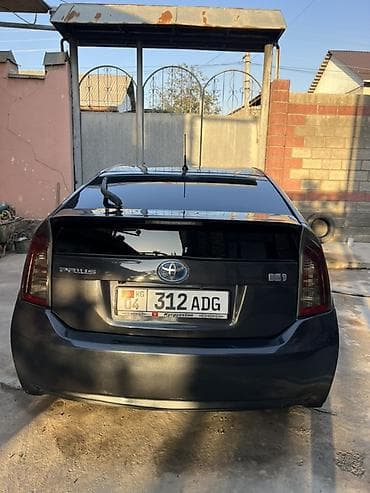 mazda 623: Toyota Prius: 2015 г., Вариатор, Гибрид, Хэтчбэк — 3