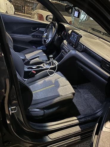 r13 175: Hyundai Veloster: 2018 г., 1.6 л, Ручные, Бензин, Хэтчбэк — 4