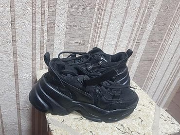 second hend: Женскте красовки черного цвета размер 37,удобные .
Носила пол сезона — 3