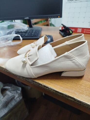 прокат мужских костюмов [возьми на прокат] бишкек фото: Элегантные женские лоферы бежевого цвета. - Материал верха: мягкая — 2