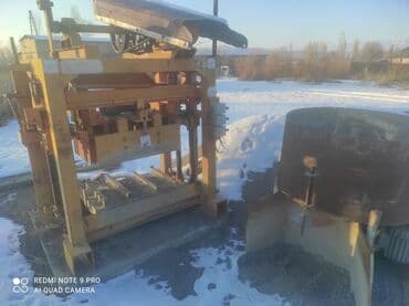 кухонное оборудование для кафе: Станок для производства пескоблоков. Почти новая. Комплект. Выпущено — 1