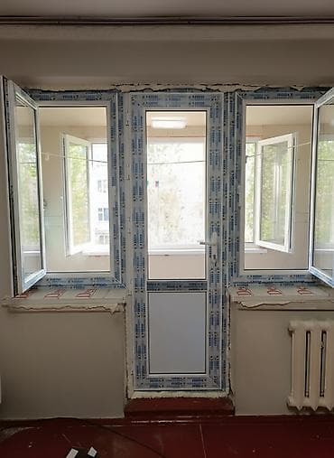 ПВХ-блок на выход на балкон: дверь + два боковых окна - Компоновка