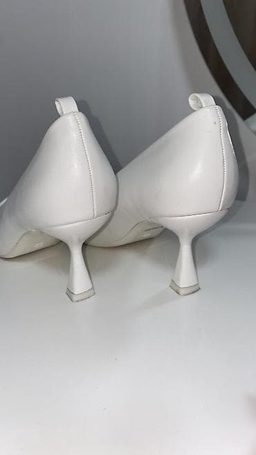 обувь мюли: Продаю изящные туфли на каблуке. • Бренд: Miss Miller • Цвет: белый — 3