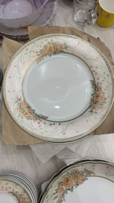 уголь дрова в мешках: Б/у Фарфоровый столовый сервиз с растительным узором и золотистыми — 5