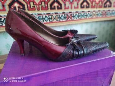 продаю в связи с переездом: Продаются туфли 39 р-р,обувала один раз — 1