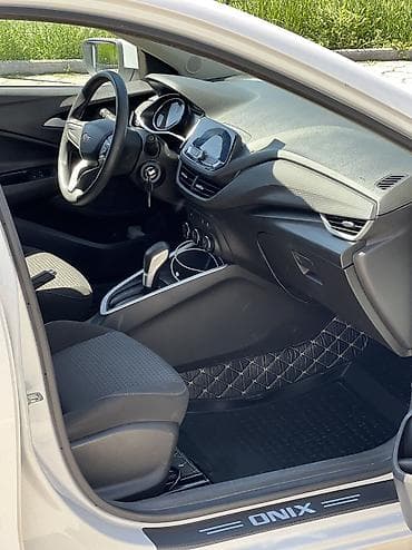 kia corento: Chevrolet Onix: 2020 г., 1 л, Автомат, Бензин, Седан — 9