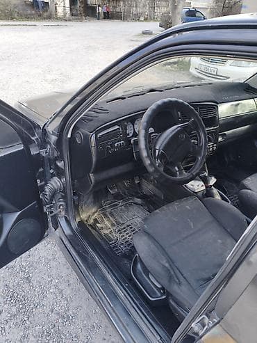 Транспорт: Volkswagen Golf: 1993 г., 1.8 л, Кол менен иштөөчү, Бензин, Хетчбек — 6