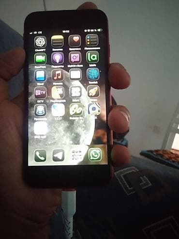 моно сатылат: IPhone SE (3‑го поколения), цвет (PRODUCT)RED - Экран 4.7", Touch ID — 3
