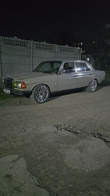 салон w140: Mercedes-Benz W123: 1985 г., 2 л, Ручные, Бензин, Седан — 2