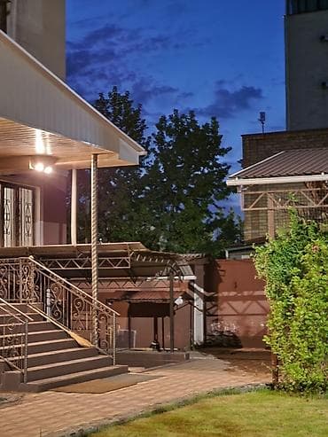 4 bedroom: Уютный частный дом с озеленённым двором и крытыми террасами готов к — 1