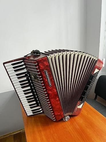 Срочно ‼️ Аккордеон Weltmeister (кнопочно-фортепианный), красный