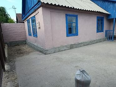 Үйлөр: Дом с участком. Одноэтажный дом сельского типа с двускатной крышей из — 2