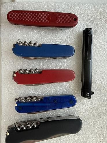 бутылок: Набор многофункциональных складных ножей, включающий модели Victorinox — 2