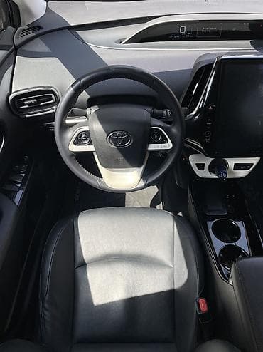 byd e2 2021: Toyota Prius: 2019 г., 1.8 л, Гибрид — 6