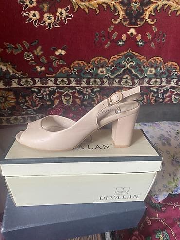 кроссовки nb: Босоножки, 37, Б/у, цвет - Бежевый, Самовывоз — 3