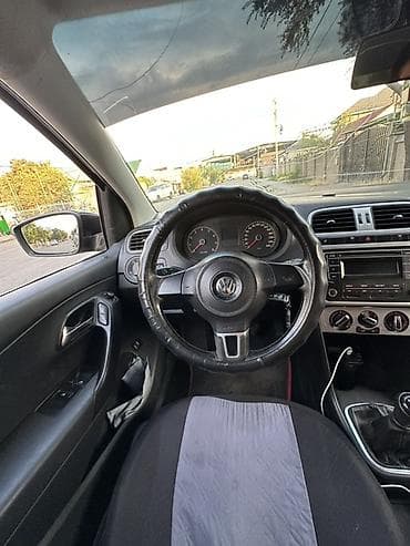 фонарь 124: Volkswagen Polo: 2013 г., 1.6 л, Механика, Бензин, Седан — 7