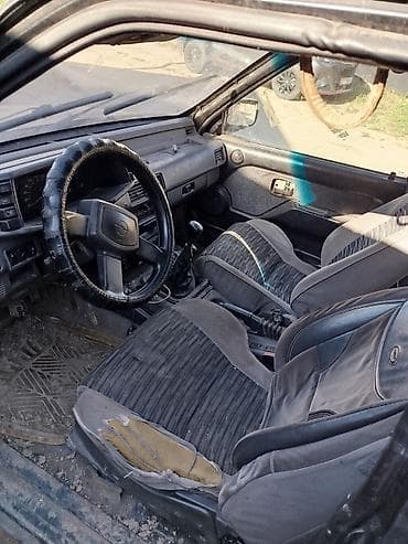 Унаа: Opel Frontera: 1990 г., 2.5 л, Кол менен иштөөчү, Бензин, Жол тандабас — 4