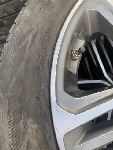 p 40: Комплект колес Hyundai на легкосплавных дисках. Состав: - 4 шины — 4