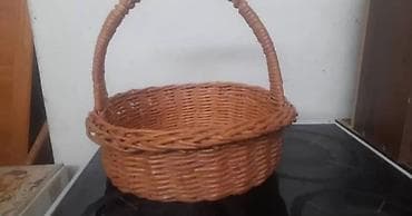 . Продаю праздничные. корзины . оформленные для подарков. цена 1300