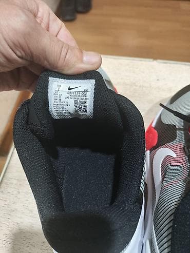 b 5: Продаю кроссовки,40р. привезли из сша, размером немного ошиблись. 7 — 2