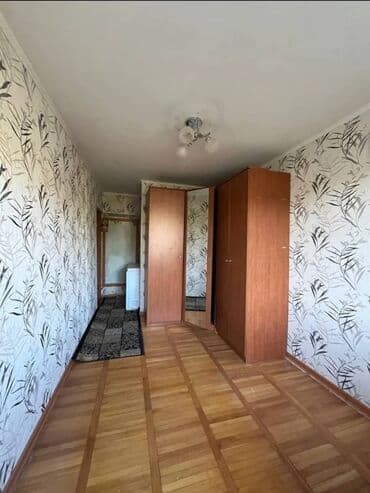 срочно продаётся 1 комнатная квартира в районе ошского рынка по улице кенсуйская 17: 4 комнаты, 86 м², 104 серия, 4 этаж, Косметический ремонт — 12