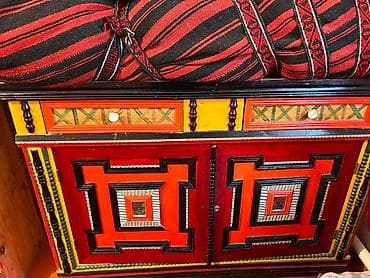 Тумбы и подставки: Тумба для вещей и одежды, С зеркалом, Дерево, цвет - Красный — 1