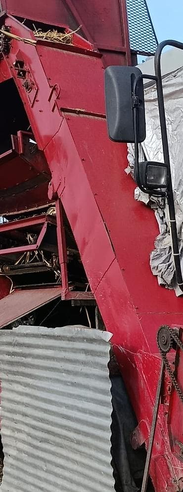 сборшик урожая: Кукурузоуборочный комбайн (самоходный) Описание: - Специализированная — 2