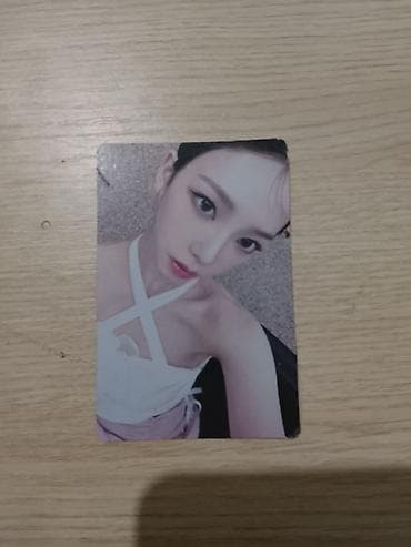 Фотокарточки (photocards) с изображениями айдолов K‑pop. - Формат