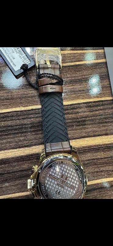 Ювелирные изделия: Листай Дайвер модели от Австрийского бренда Jacques Lemans. В разных — 9