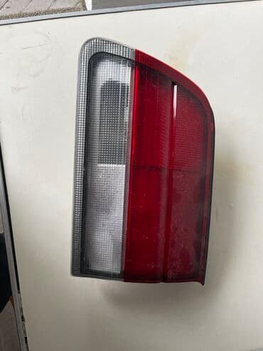 поворотники на виндом: Задний правый на крышке багажника тойота калдина st-190-195 — 1