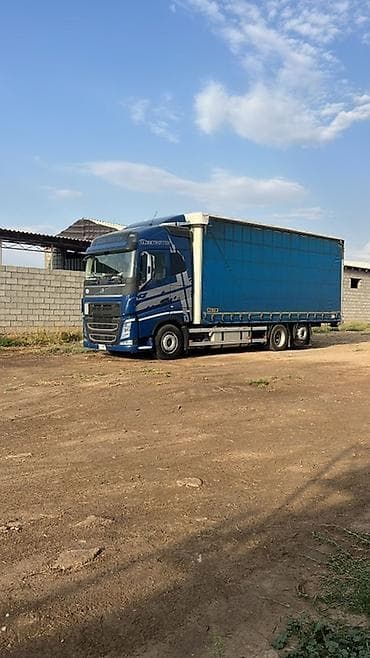 kia carnaval: Грузовой автопоезд Volvo FH с тентованным кузовом (шторка) и прицепом — 4